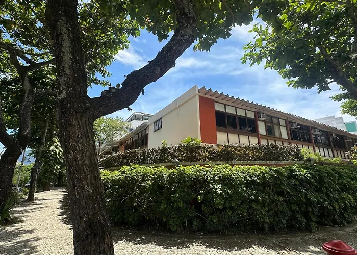 Casa com piscina e churrasqueria privativa na praia do Pepê a apenas 80 metros do mar
